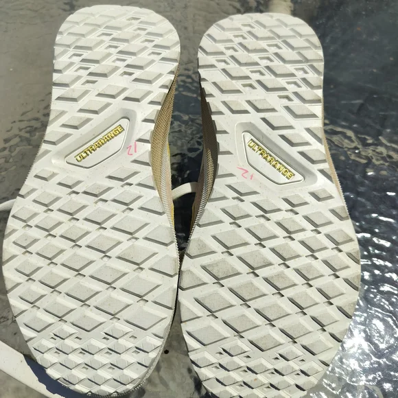 Vans Beige and White Sneakers - Picture 11 of 15